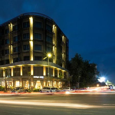 Almond Hotel Bassac River Phnom Penh Exteriör bild