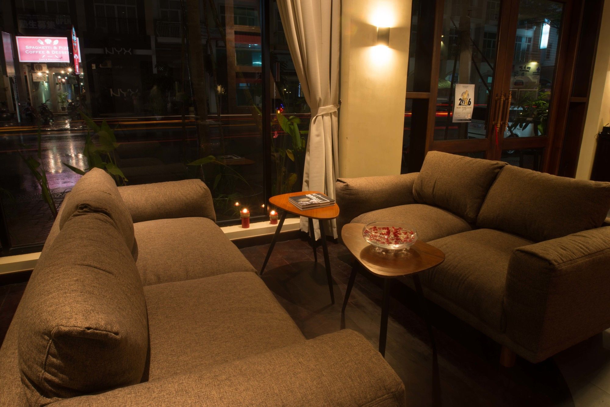 Almond Hotel Bassac River Phnom Penh Exteriör bild
