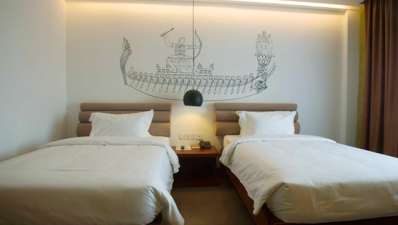 Almond Hotel Bassac River Phnom Penh Exteriör bild