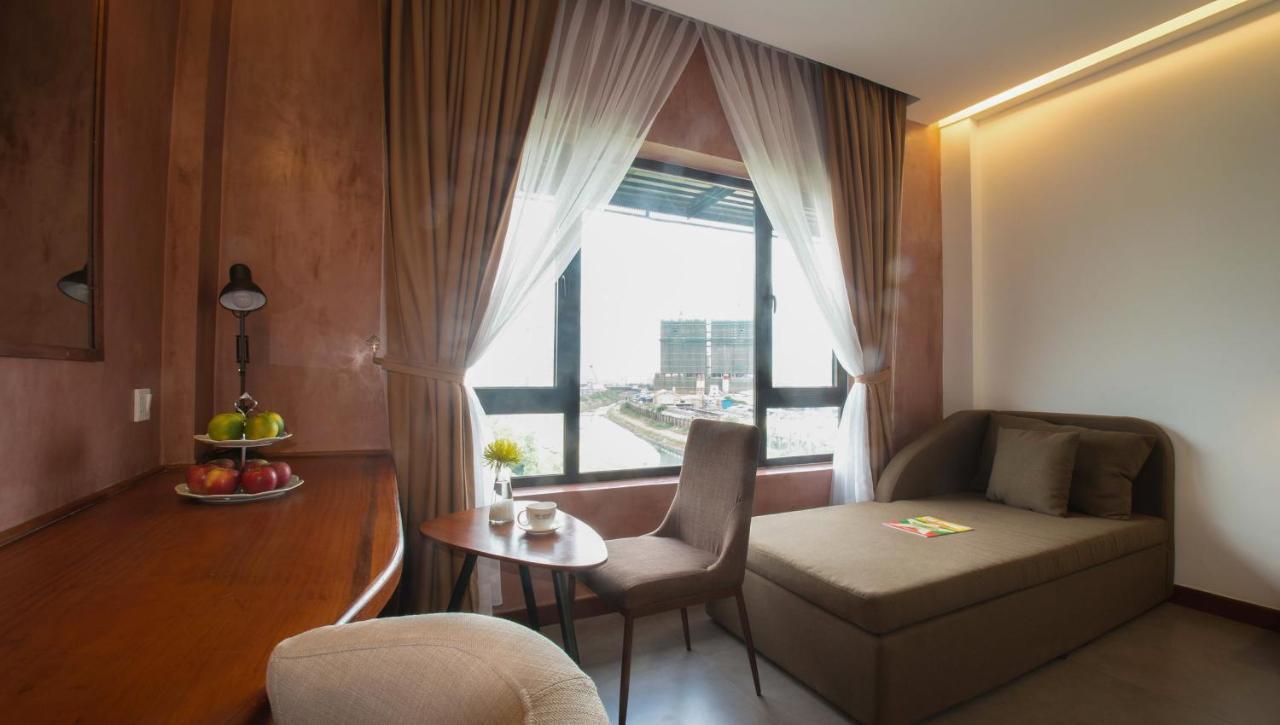 Almond Hotel Bassac River Phnom Penh Exteriör bild