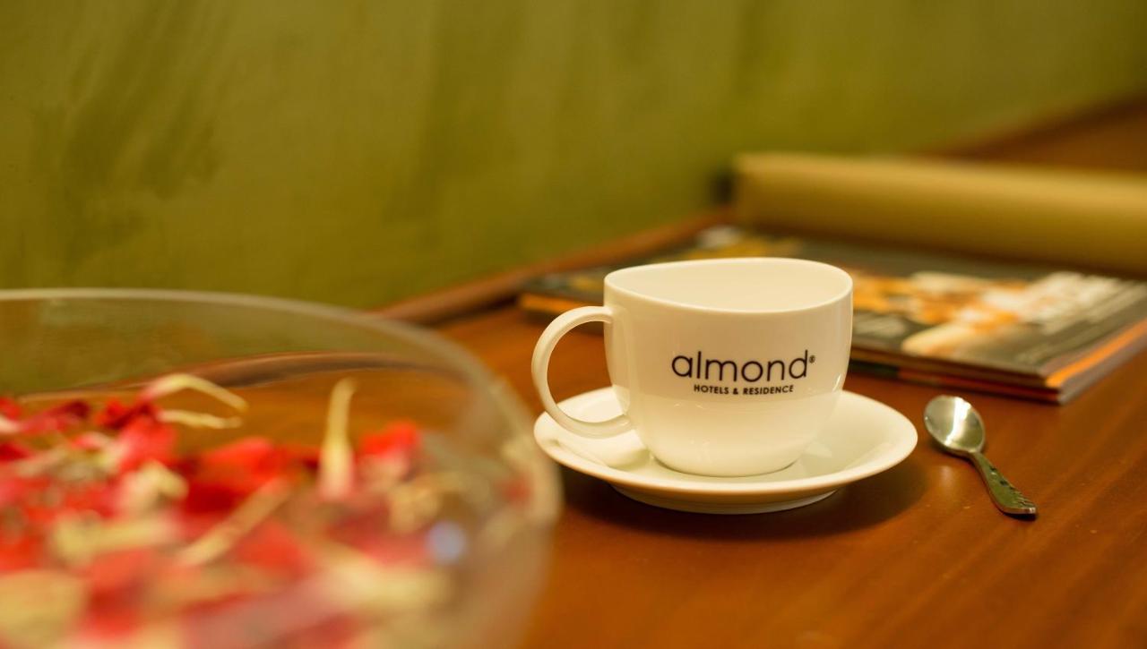 Almond Hotel Bassac River Phnom Penh Exteriör bild