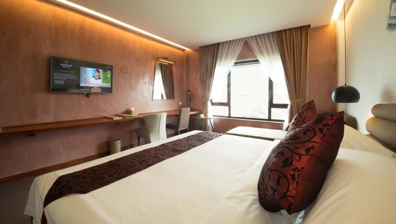 Almond Hotel Bassac River Phnom Penh Exteriör bild