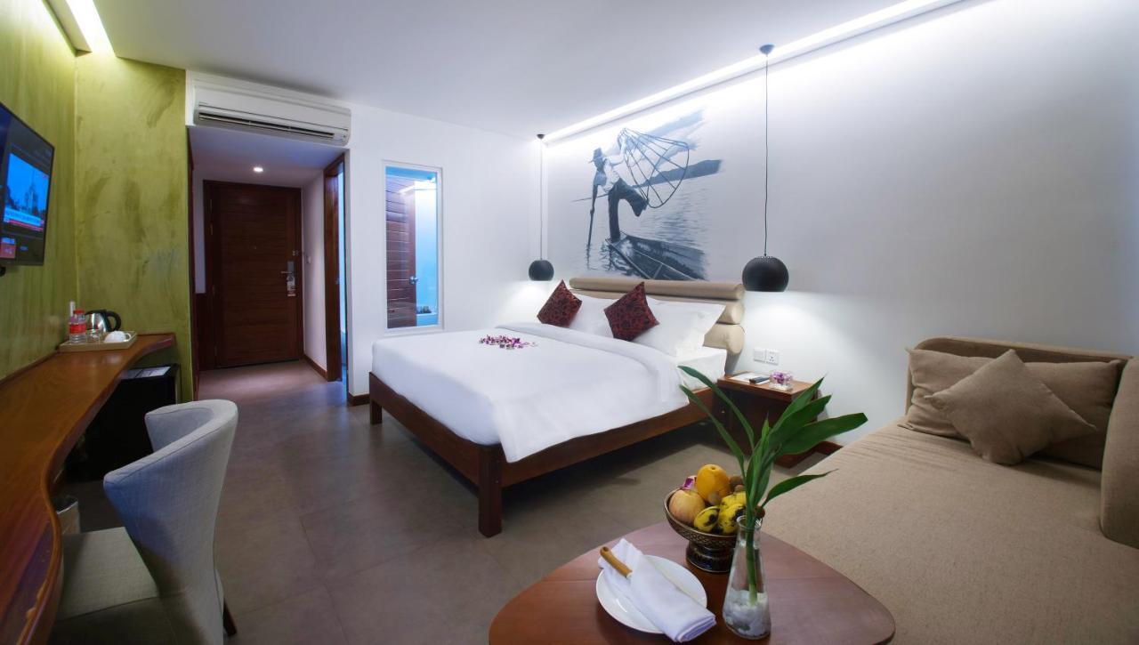 Almond Hotel Bassac River Phnom Penh Exteriör bild