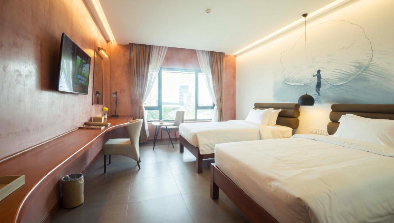 Almond Hotel Bassac River Phnom Penh Exteriör bild