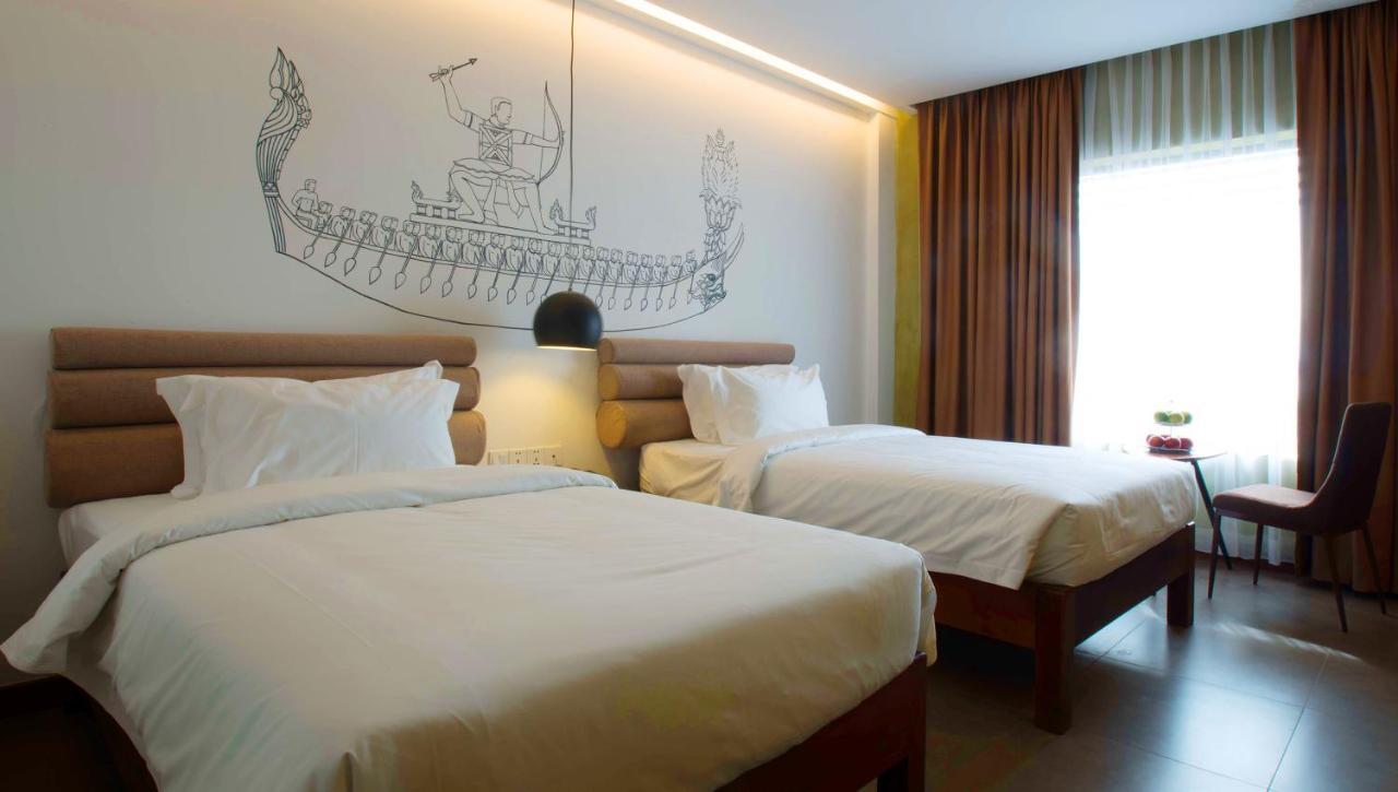 Almond Hotel Bassac River Phnom Penh Exteriör bild